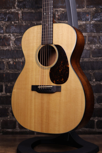 Martin 00018 Acoustic Guitar (USED)