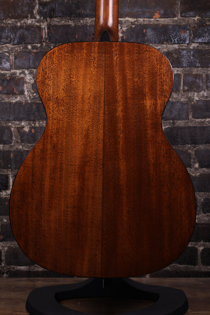 Martin 00018 Acoustic Guitar (USED)