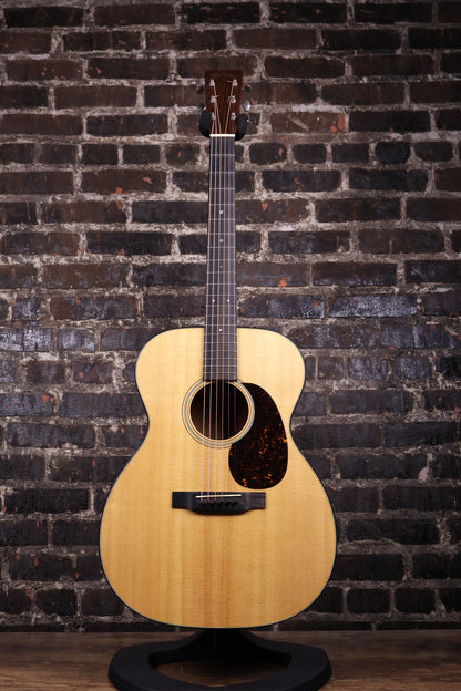 Martin 00018 Acoustic Guitar (USED)