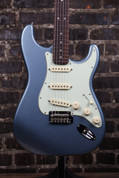 Fender Deluxe Roadhouse Stratocaster PF Mystic Ice Blue w/Gig Bag (USED)