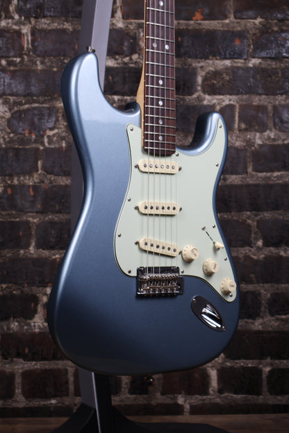 Fender Deluxe Roadhouse Stratocaster PF Mystic Ice Blue w/Gig Bag (USED)