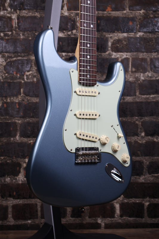 Fender Deluxe Roadhouse Stratocaster PF Mystic Ice Blue w/Gig Bag (USED)