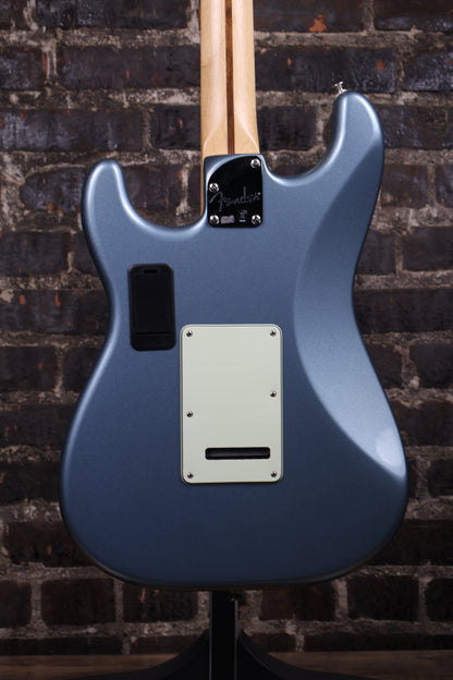 Fender Deluxe Roadhouse Stratocaster PF Mystic Ice Blue w/Gig Bag (USED)