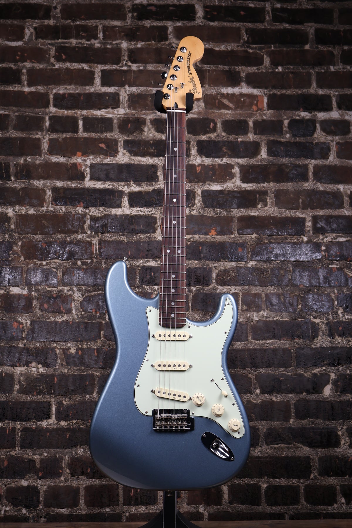 Fender Deluxe Roadhouse Stratocaster PF Mystic Ice Blue w/Gig Bag (USED)