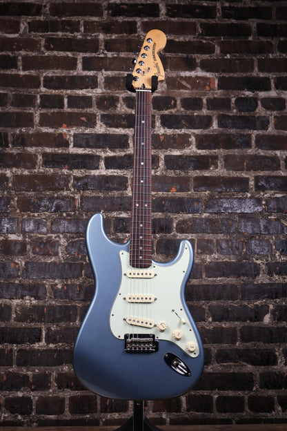 Fender Deluxe Roadhouse Stratocaster PF Mystic Ice Blue w/Gig Bag (USED)