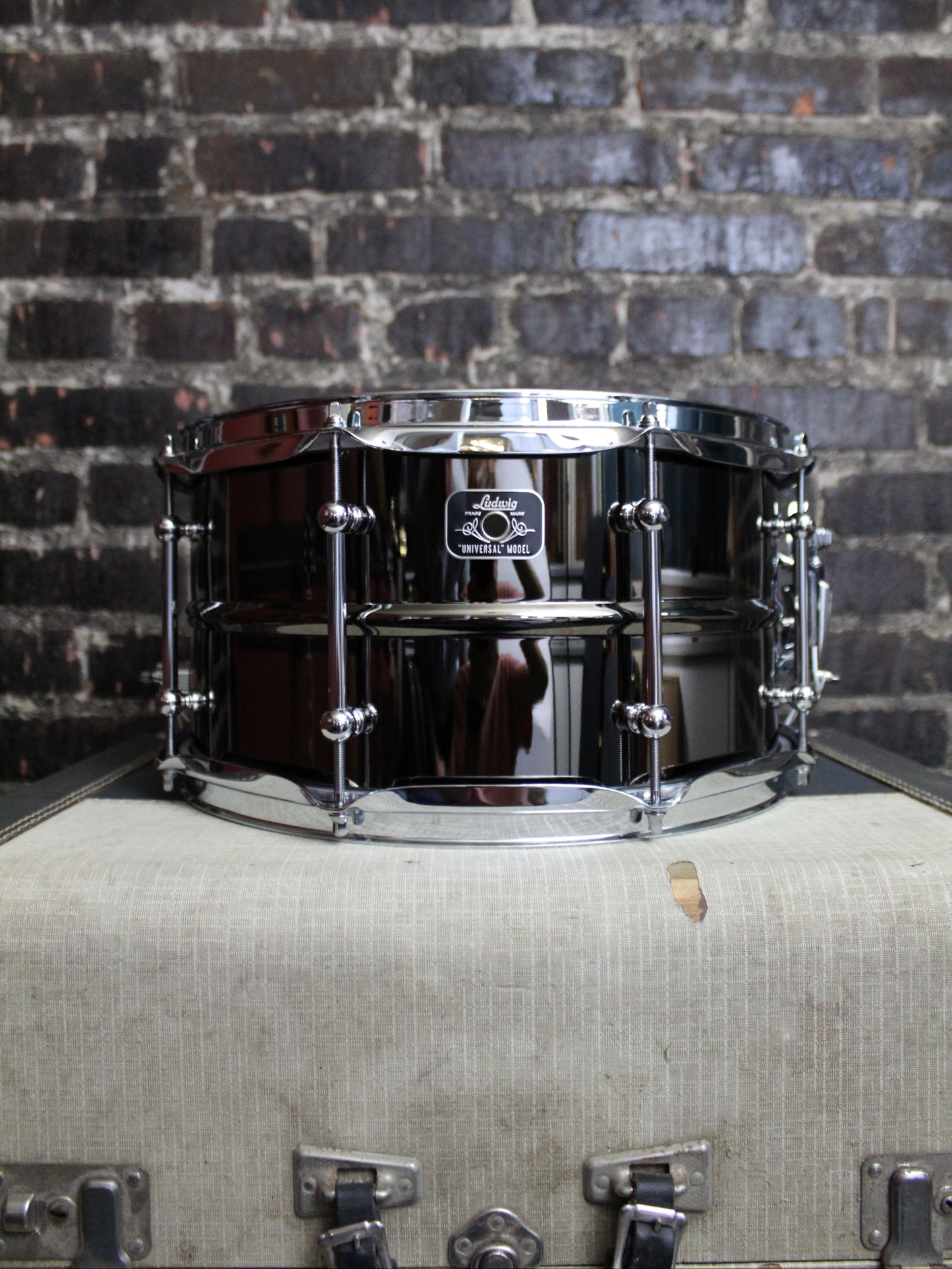 Ludwig Universal Brass Snare Drum - 7 inches x 13 inches, Polished