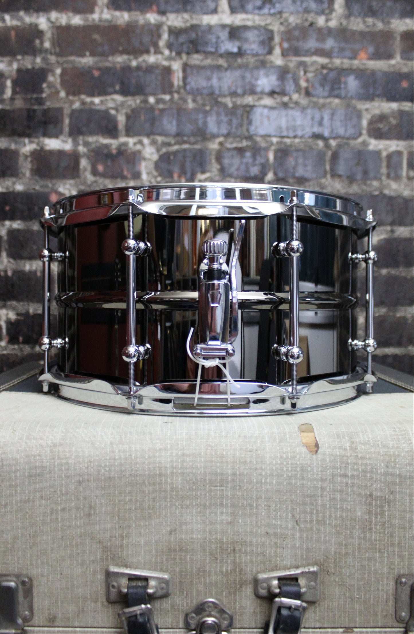 Ludwig Universal Brass Snare Drum - 7 inches x 13 inches, Polished
