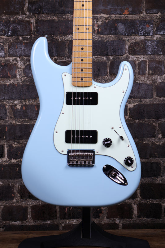 Fender Noventa Stratocaster Maple Fingerboard Electric Guitar Daphne Blue (B-Stock)