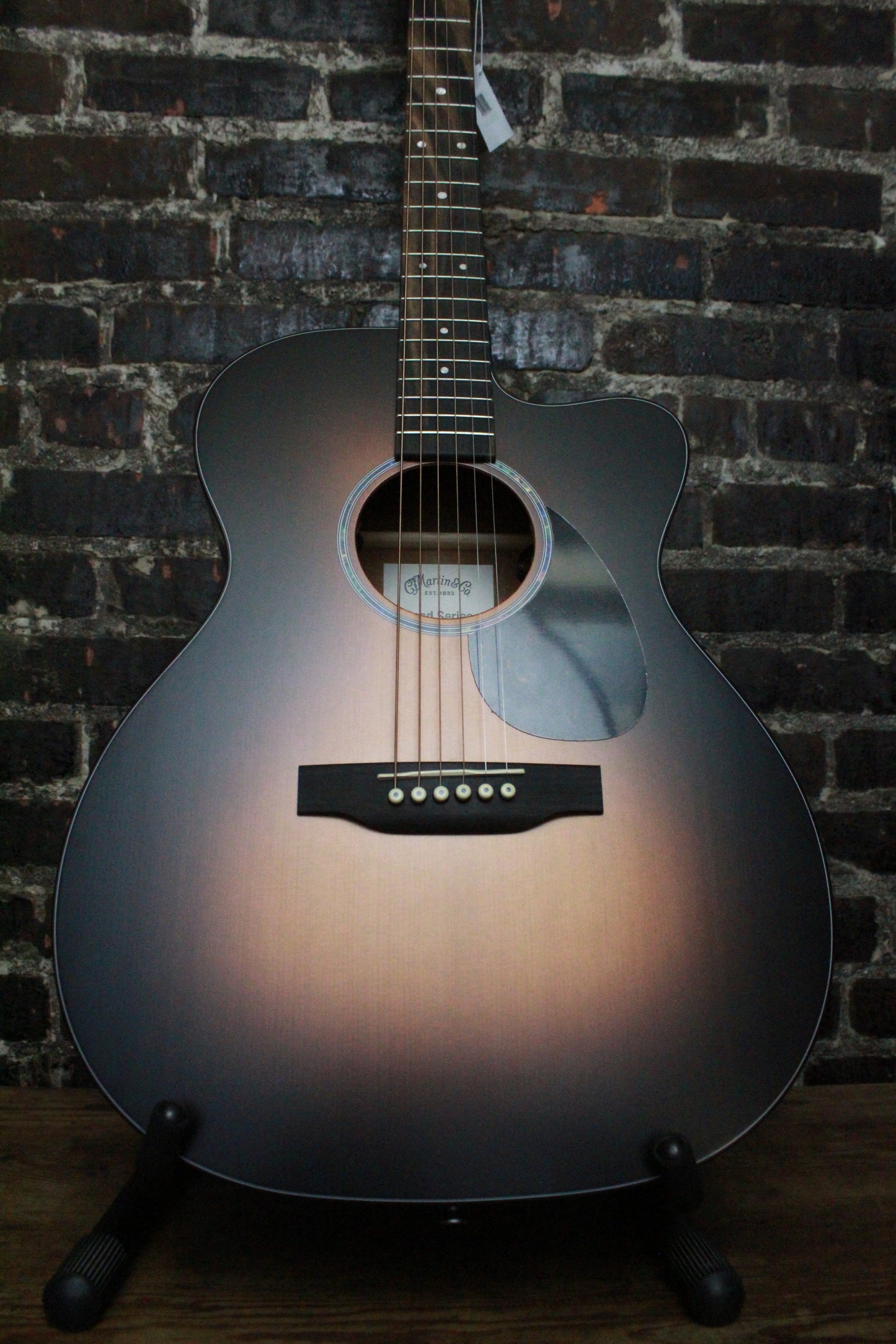 Martin OMC-10E Modern Burst Road Series