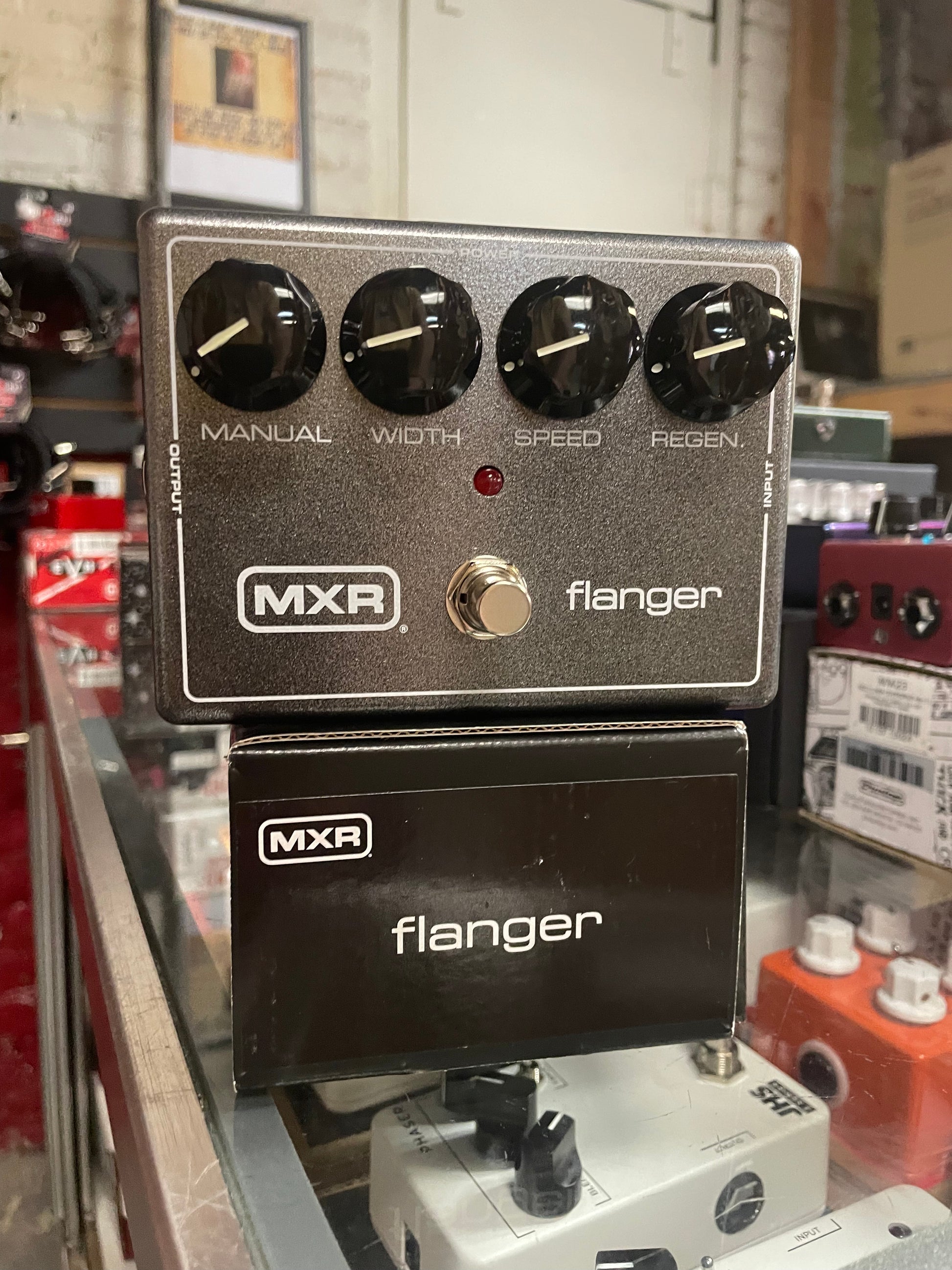 MXR M-117R Flanger (NEW) – Allen Music Shop