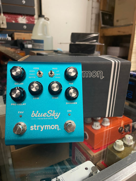 NEW  Strymon blueSky Reverberator Pedal V2 (NEW)