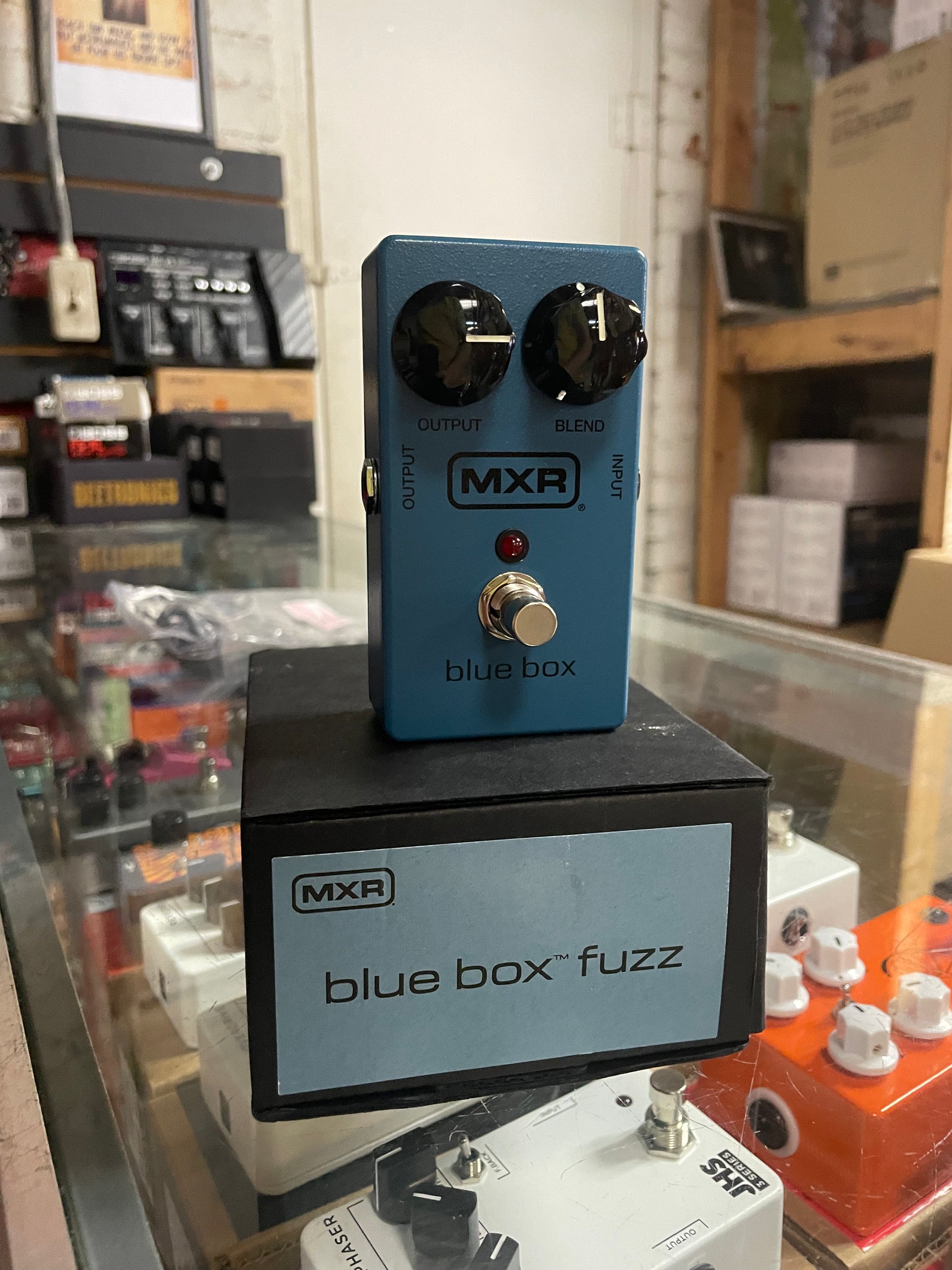mxr blue box pedal MXR M103 Blue Box Octave Fuzz Pedal (NEW) – Allen Music Shop